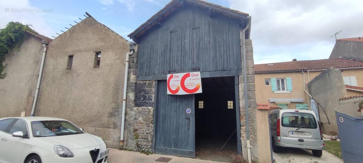 Parking à VIC-EN-BIGORRE