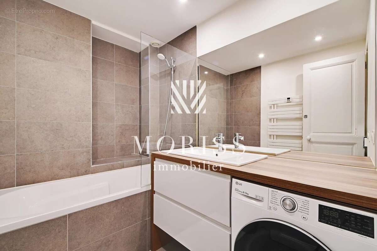 Appartement à PARIS-8E