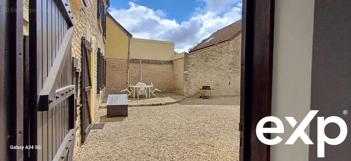 Maison à MOULINS-EN-TONNERROIS