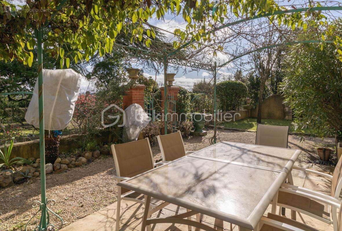 Demeure de caractère avec ascenseur, dépendances et terrain piscinable - photo 26