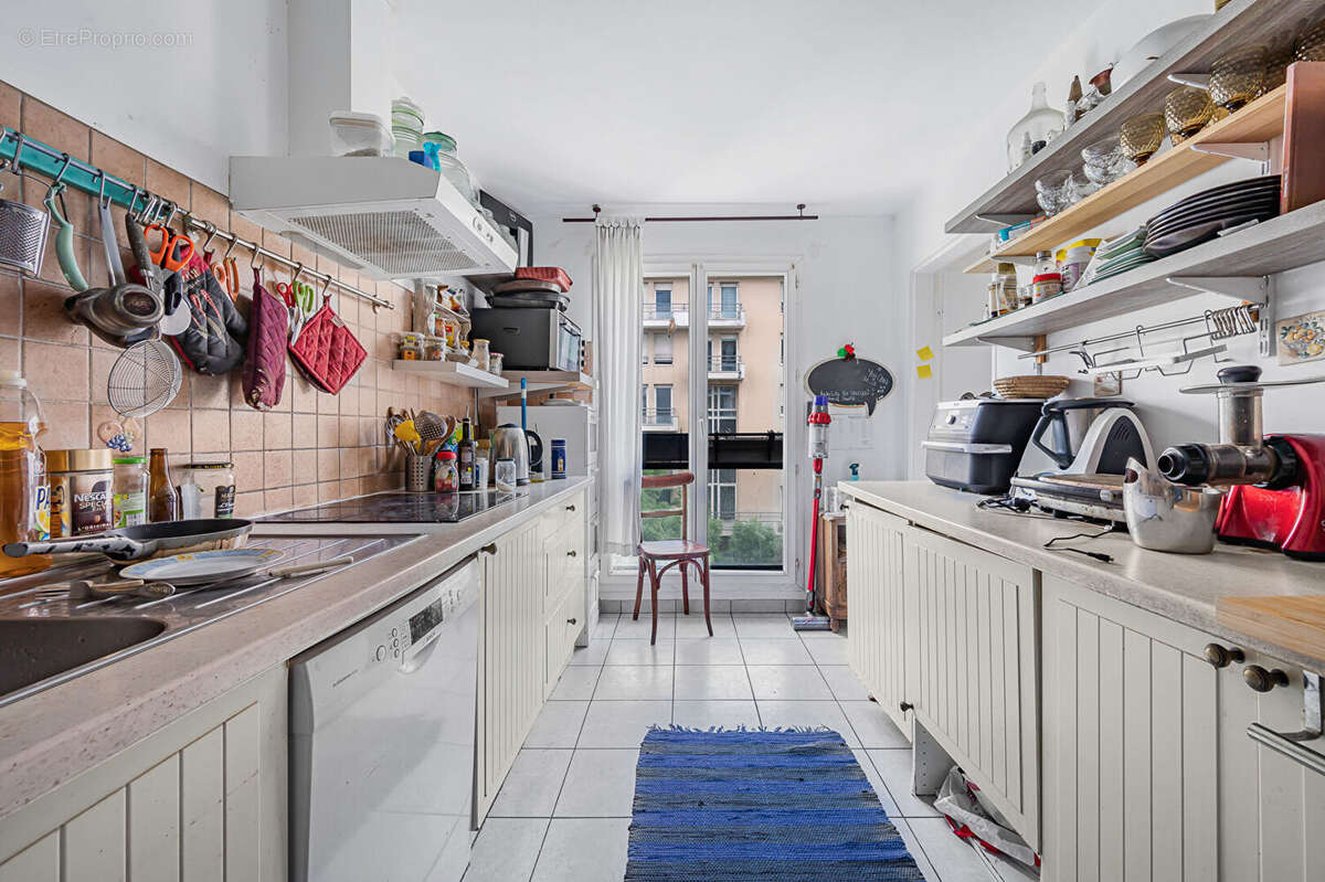 Appartement à COURBEVOIE