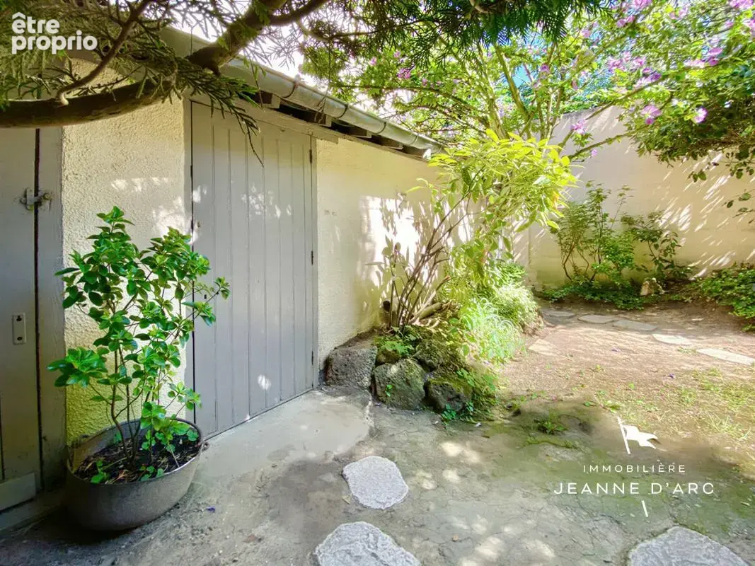 Le chesnay – limite versailles – maison ancienne avec jardin – 3 chambres - photo 4