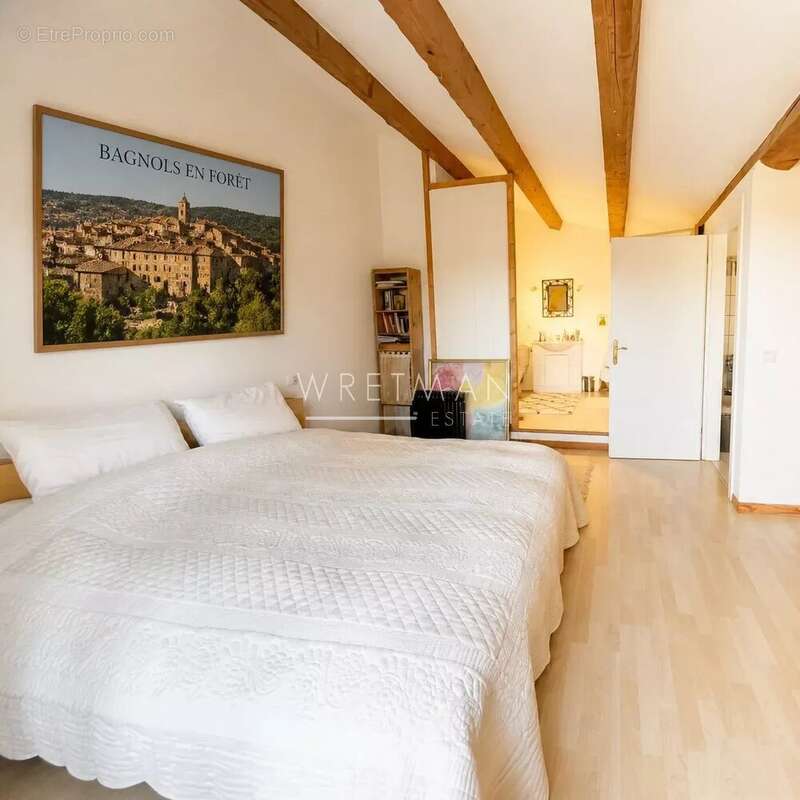 Maison à BAGNOLS-EN-FORET