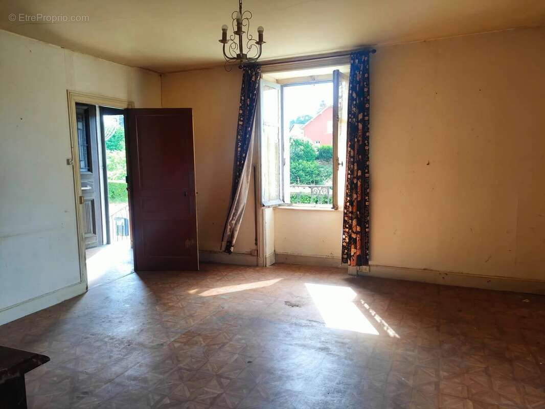 Maison à BUSSIERE-GALANT