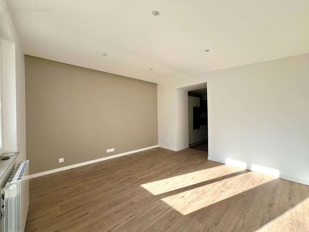 En plein coeur de Cesson, une maison de charme entièrement rénovée - photo 12