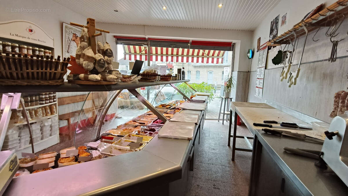 Commerce à SAINT-CHRISTOLY-DE-BLAYE