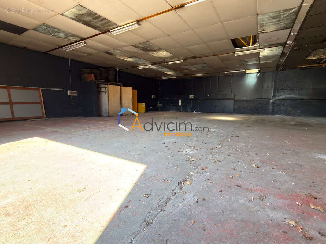 Commerce 401 m² à Saint-Etienne  - photo 6