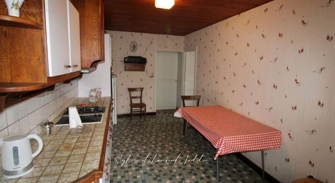 Maison en pierre a renover - environnement calme et preserve - photo 5