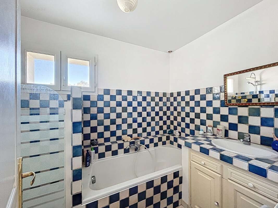 Maison à MONTELIMAR