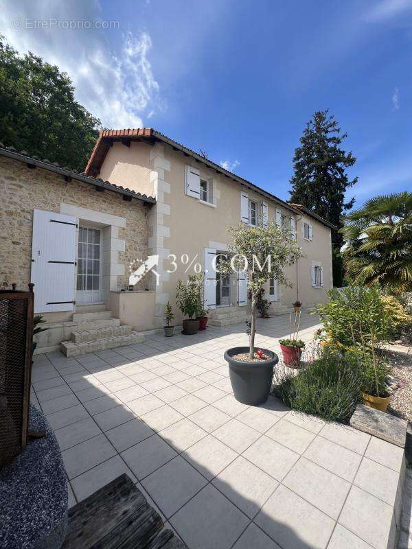 Maison à BONNES