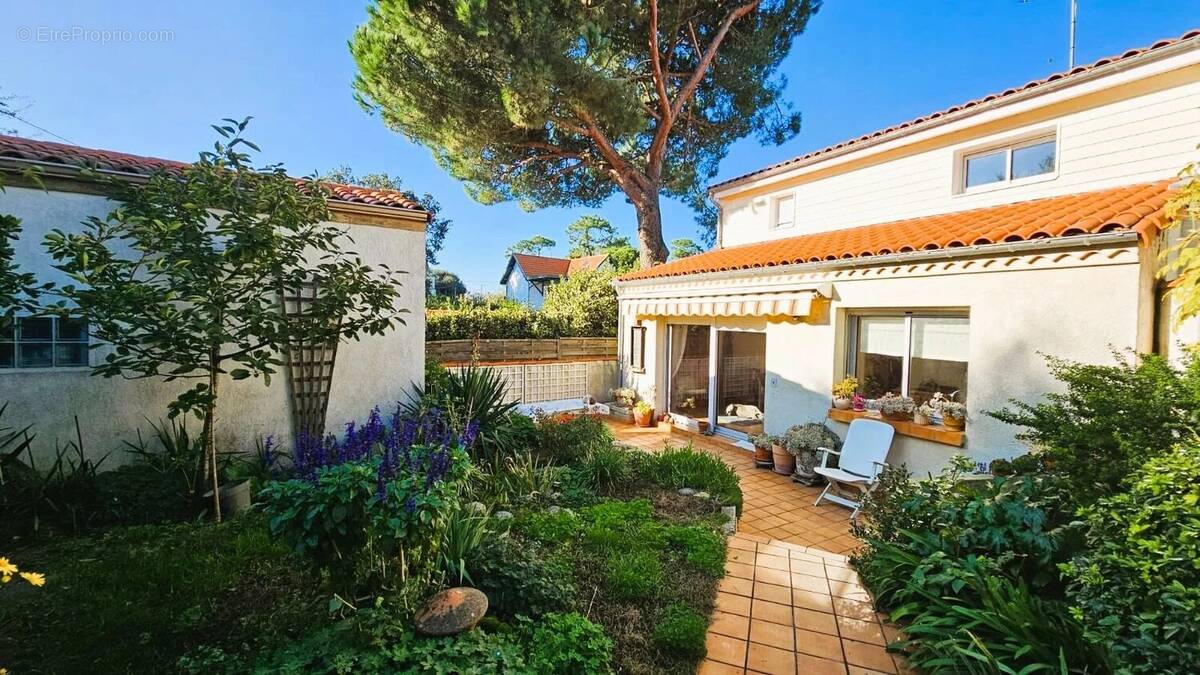 Maison à SAINT-GEORGES-DE-DIDONNE