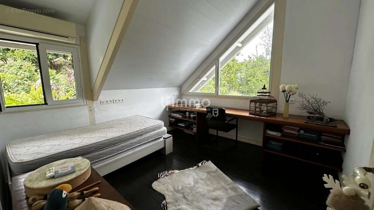 Maison à REMIRE-MONTJOLY