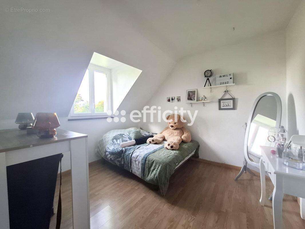 Maison à CONDE-SUR-HUISNE