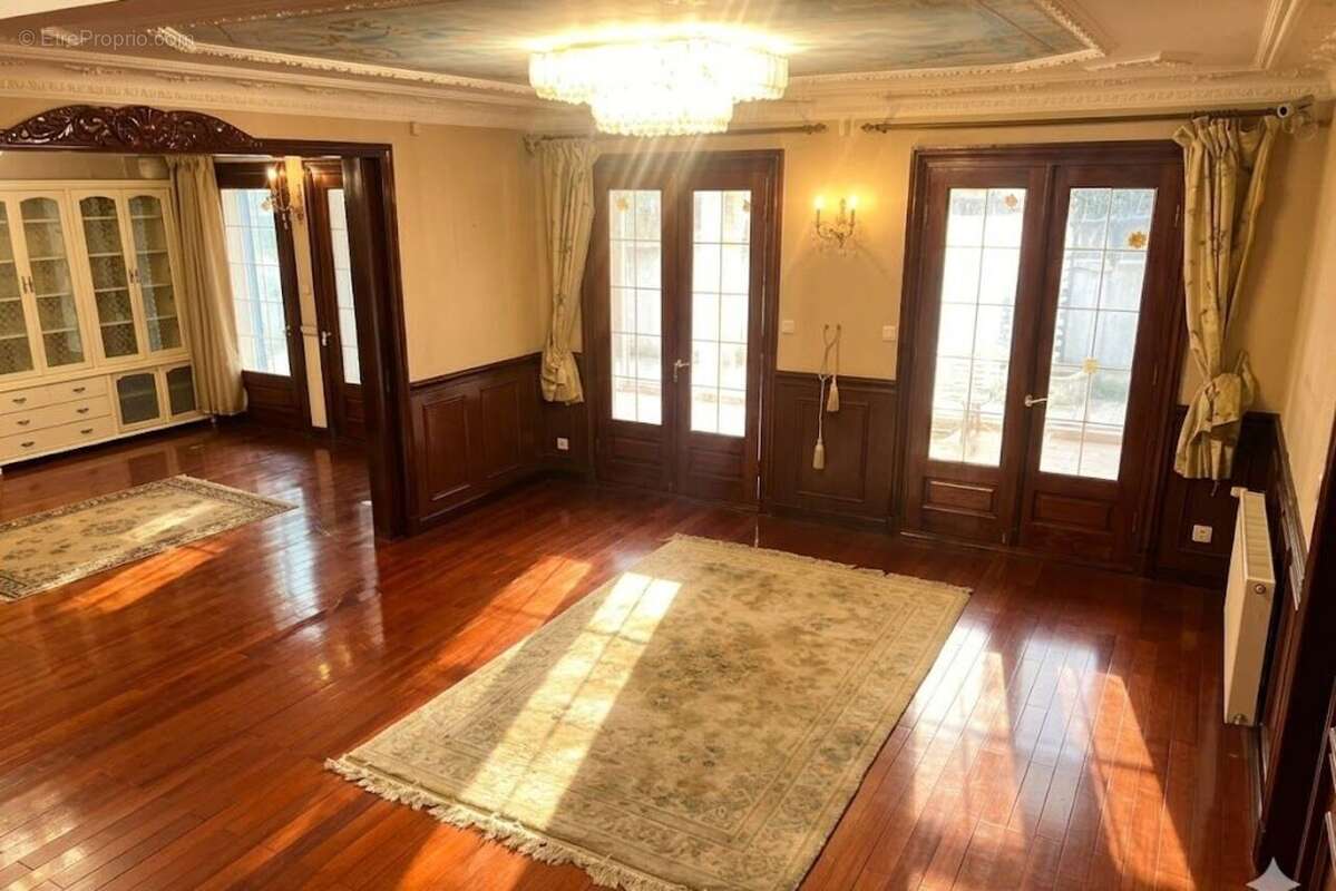 Maison à SAINT-MAUR-DES-FOSSES