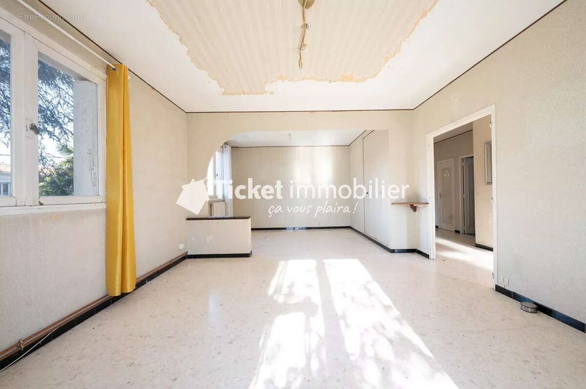  Maison 140 m² + T2 + T3 + Garage – Grand terrain 1 350m² – Saint-Paul-sur-Save - photo 3
