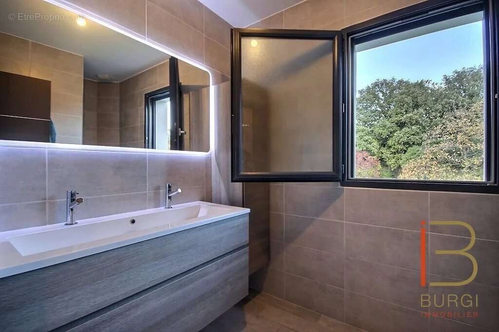 Maison à ROQUEBRUNE-SUR-ARGENS