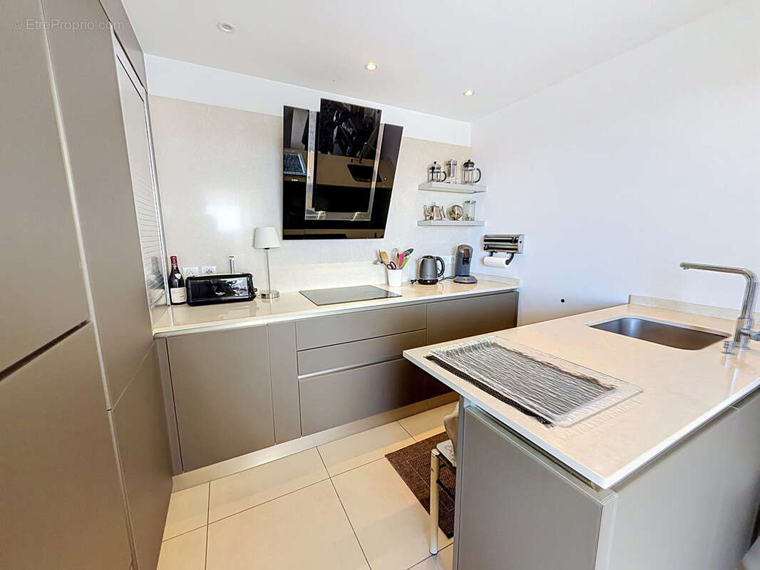 Appartement à SAINT-LAURENT-DU-VAR