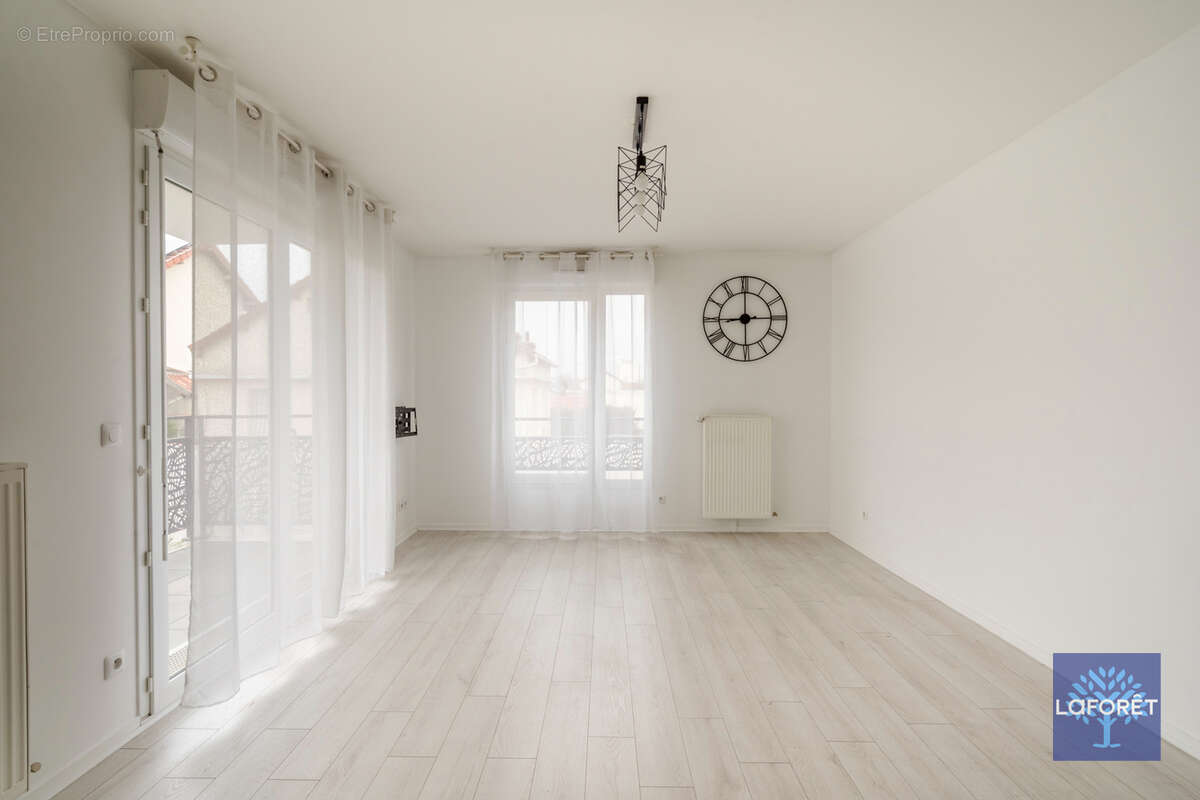 Appartement à LES PAVILLONS-SOUS-BOIS