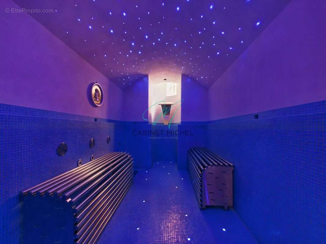 Appartement à CHATEAUNEUF-GRASSE