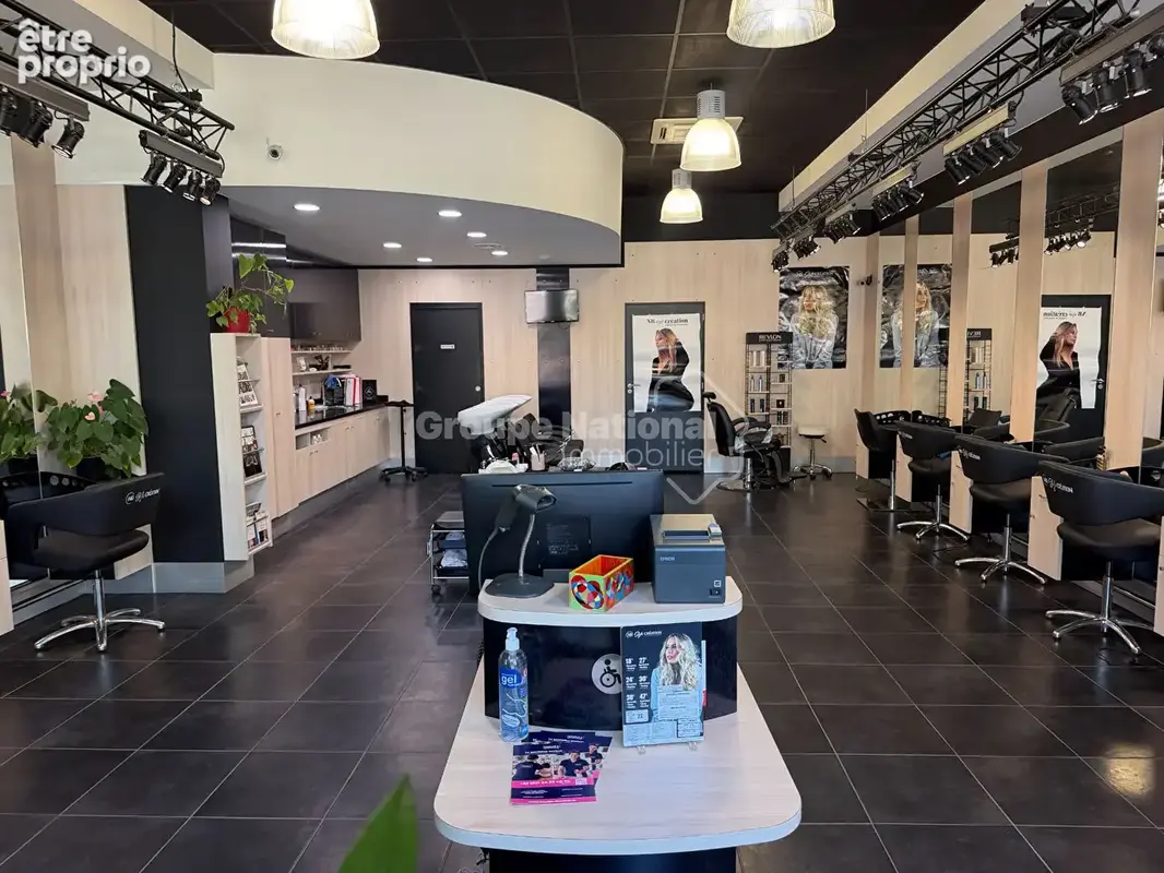 Bail commercial a vendre- place morgan- 85 m² environs- emplacement recherche- salon de provence - photo 3