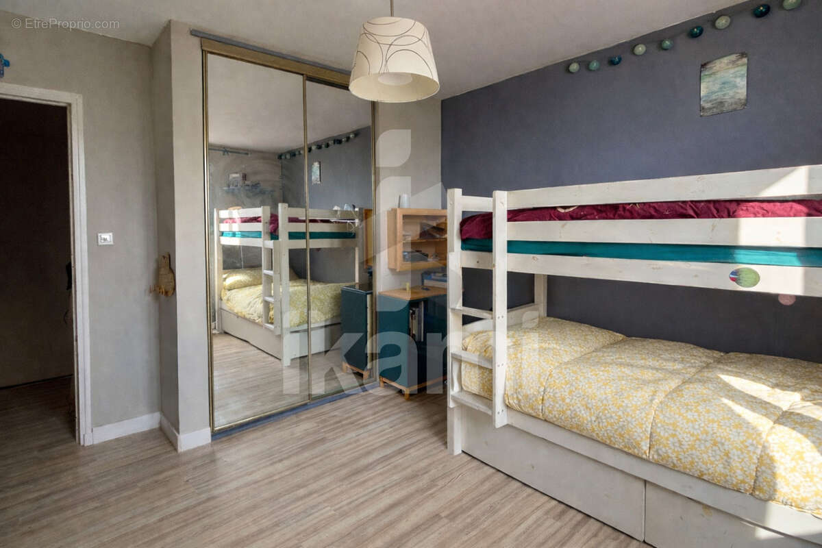 Maison à LAUDUN-L'ARDOISE