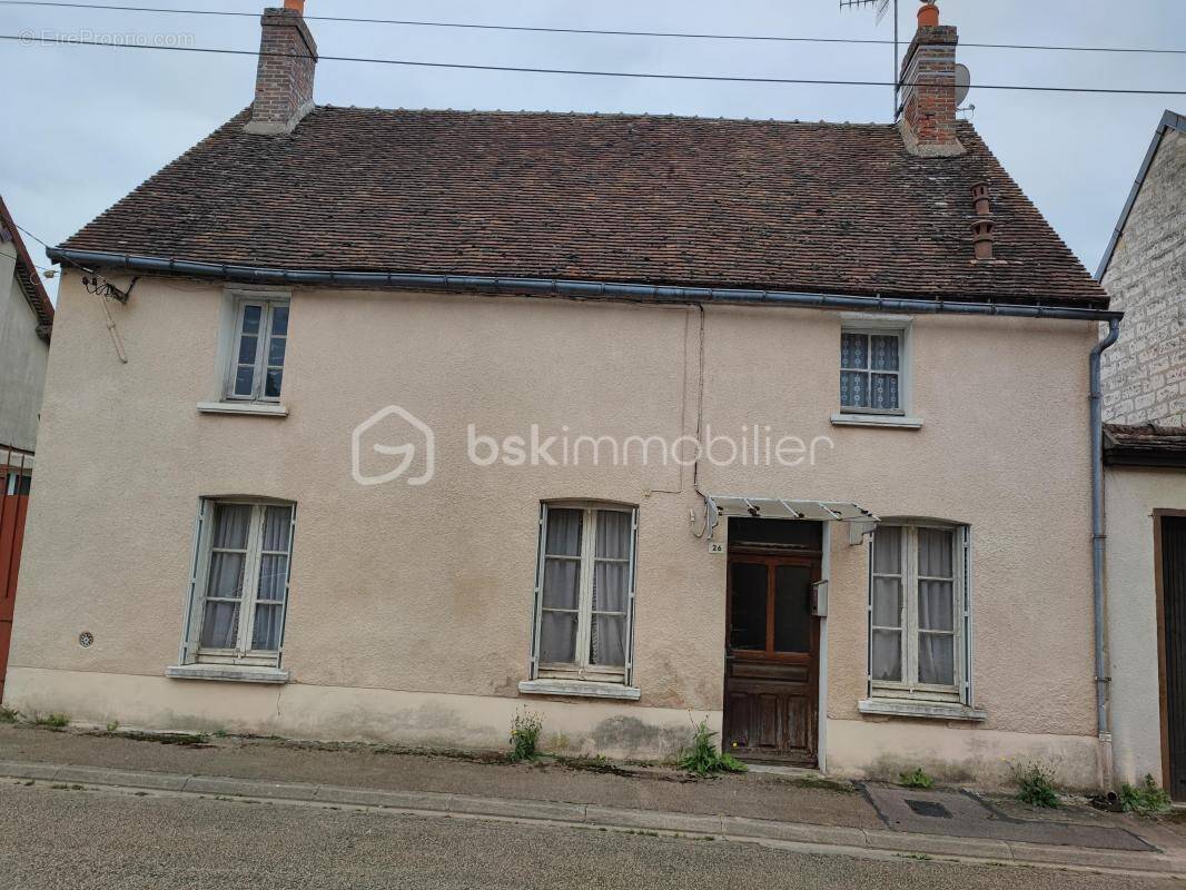 Maison à VILLENEUVE-L&#039;ARCHEVEQUE