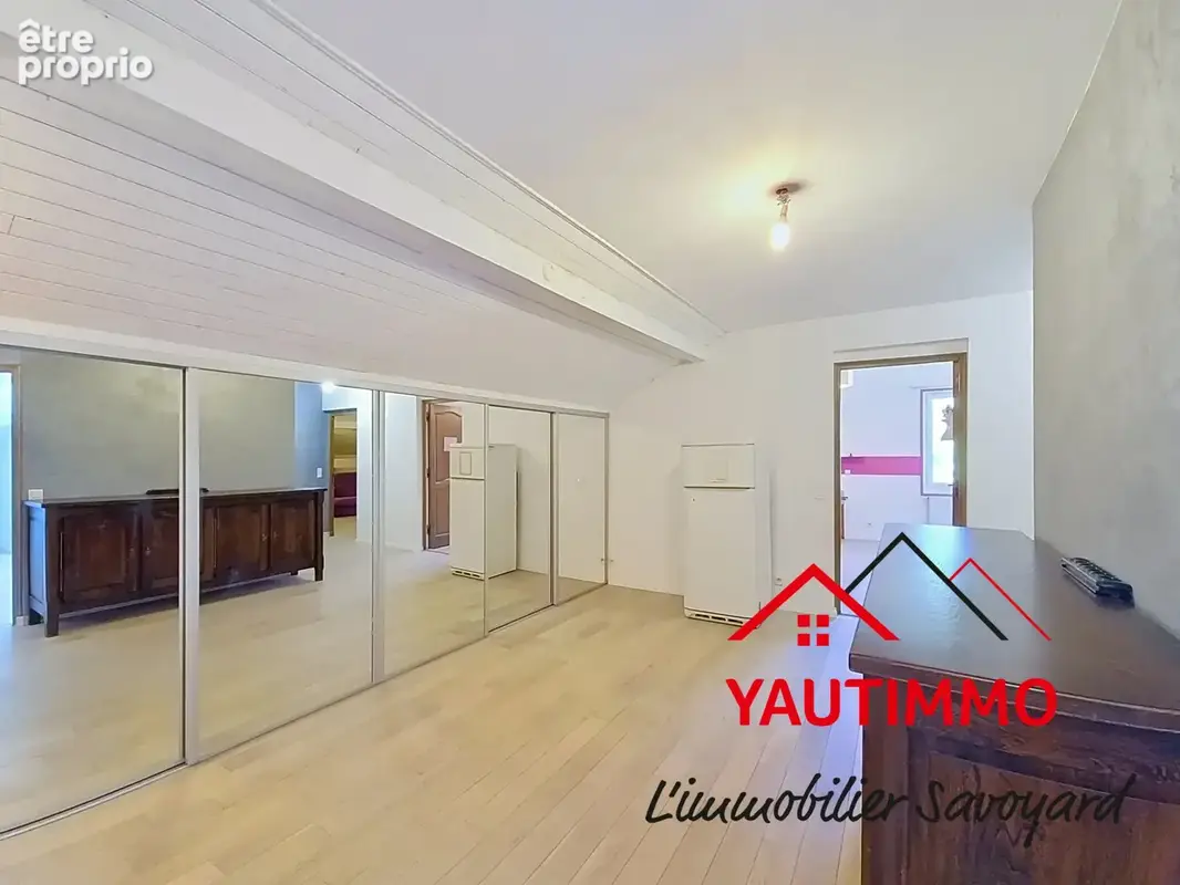 CRANVES-SALES   Maison 243 m2   Terrain 860 m2   5 chambres   Possibilité 2 appartements   Grand garage - photo 16