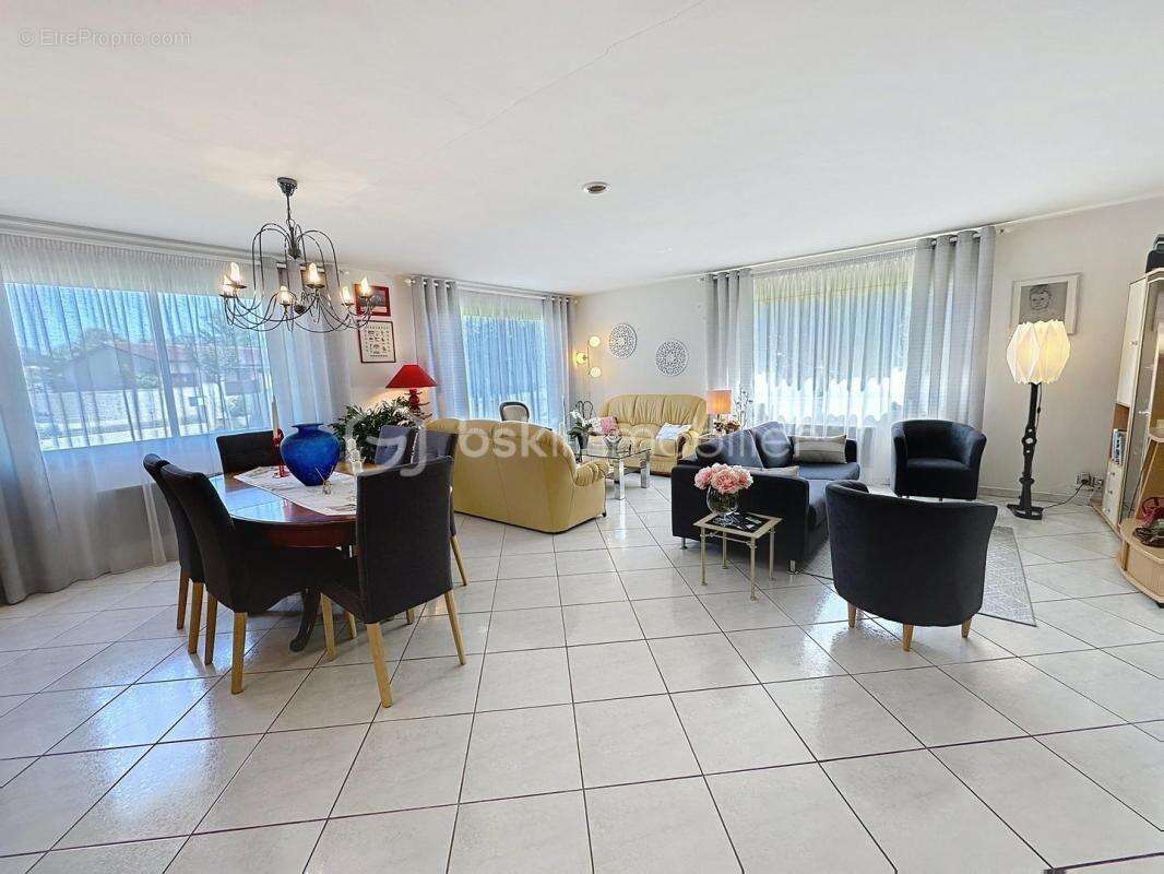 Maison à SAINT-PIERRE-DU-MONT