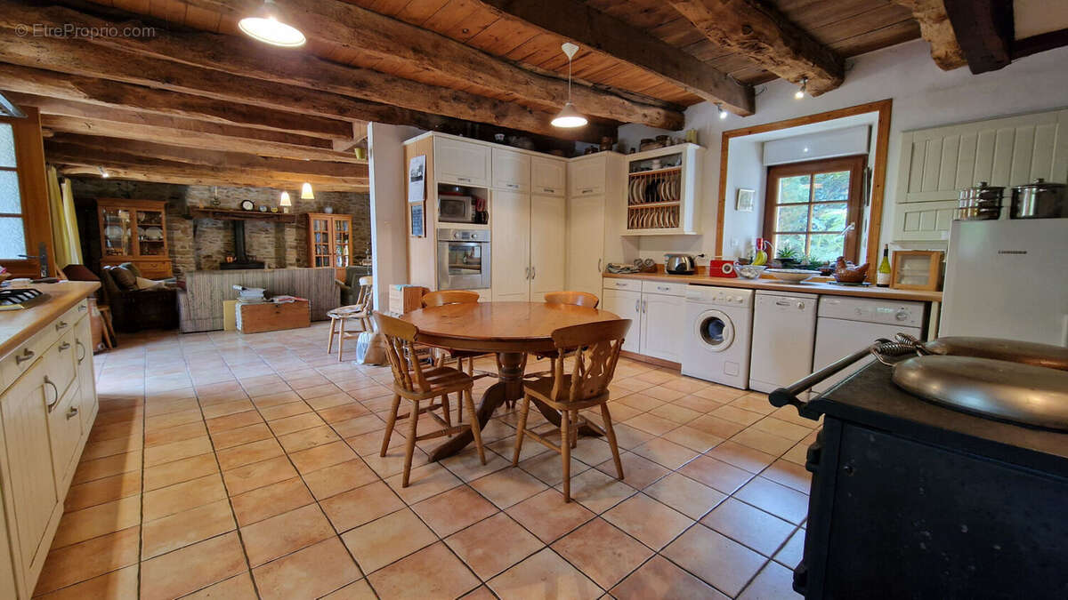 CÔTES D'ARMOR Charmante maison de 2 chambres avec garage et jardin, dans un environnement paisible et proche de la nature. - photo 5