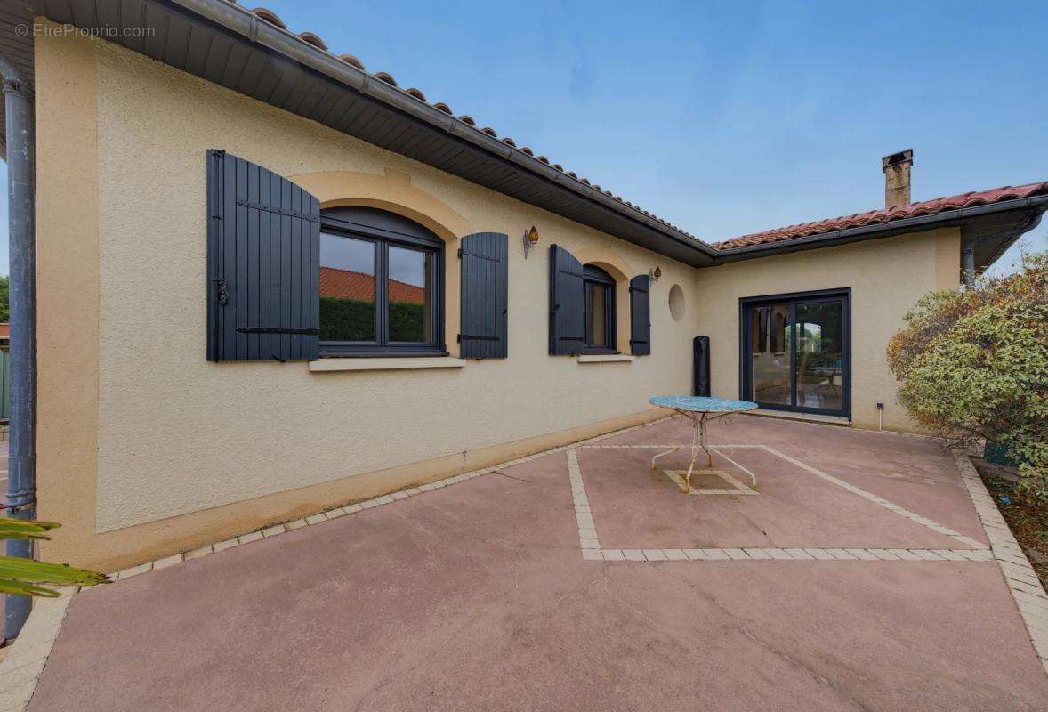 Laissez-vous séduire par cette villa de caractère - photo 10