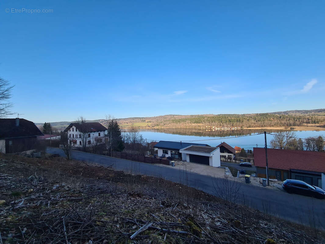 Terrain à MONTPERREUX