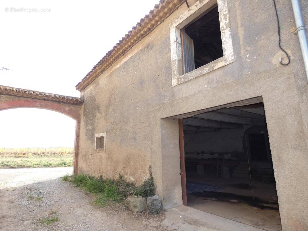 Photo 1 - Parking à LA REDORTE