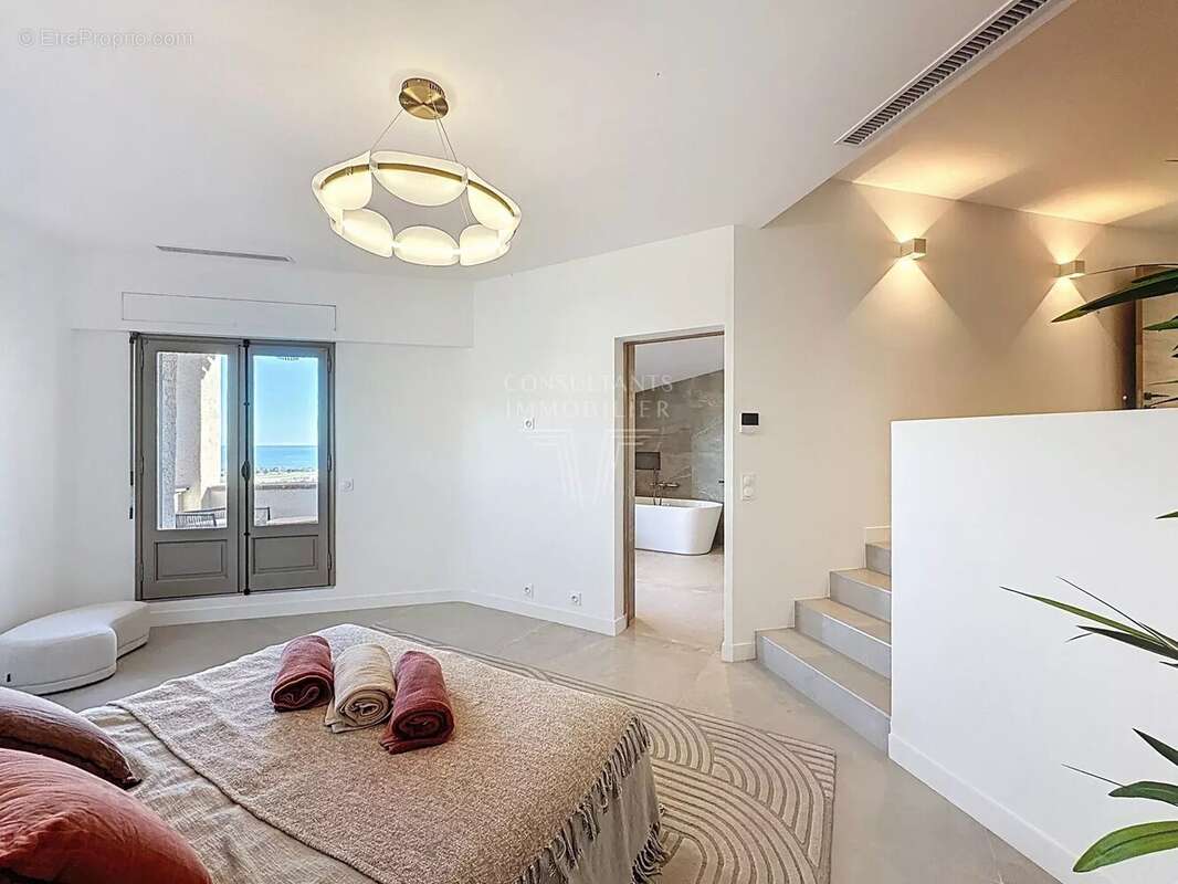 Maison à MANDELIEU-LA-NAPOULE