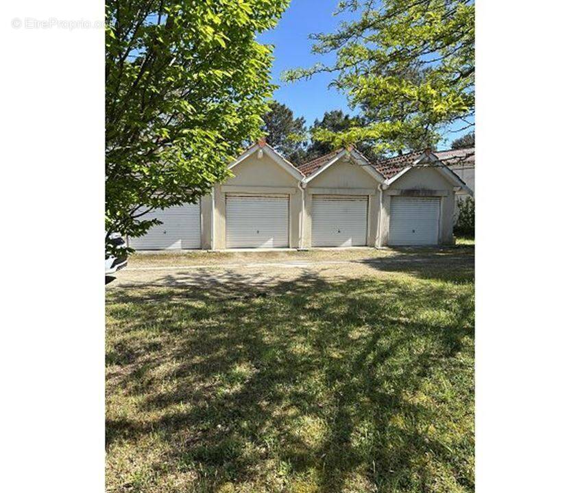 Parking à SOULAC-SUR-MER