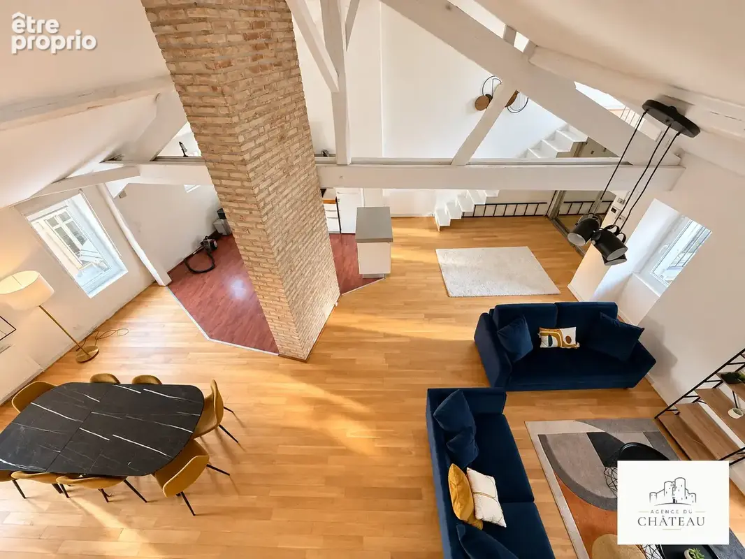 Hyper-centre   duplex de 150 m2 au dernier étage   toit cathédrale - photo 2