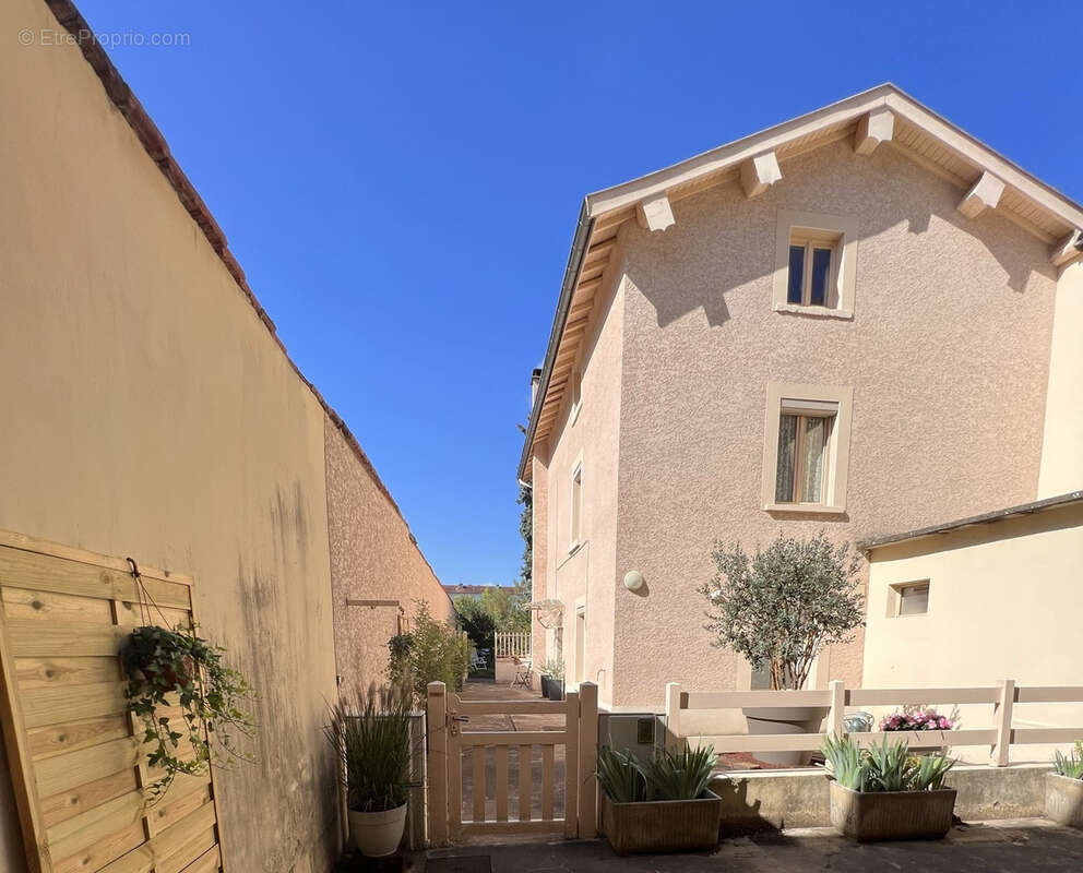 Maison à CHAMPAGNE-AU-MONT-D'OR