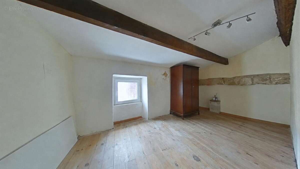 Maison à OUVEILLAN