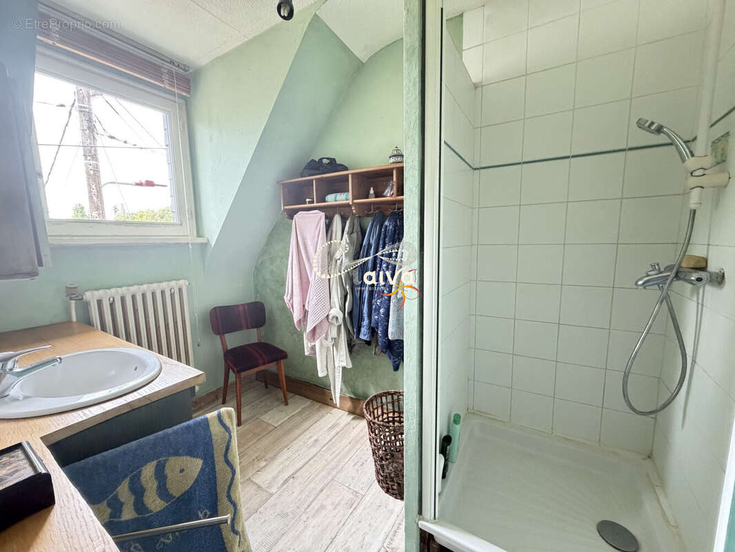 Maison en pierre à vendre Mesnil Roc'h - 80m²- 2 chambres - espace du stockage au dessus du garage  - Maison à PLESDER
