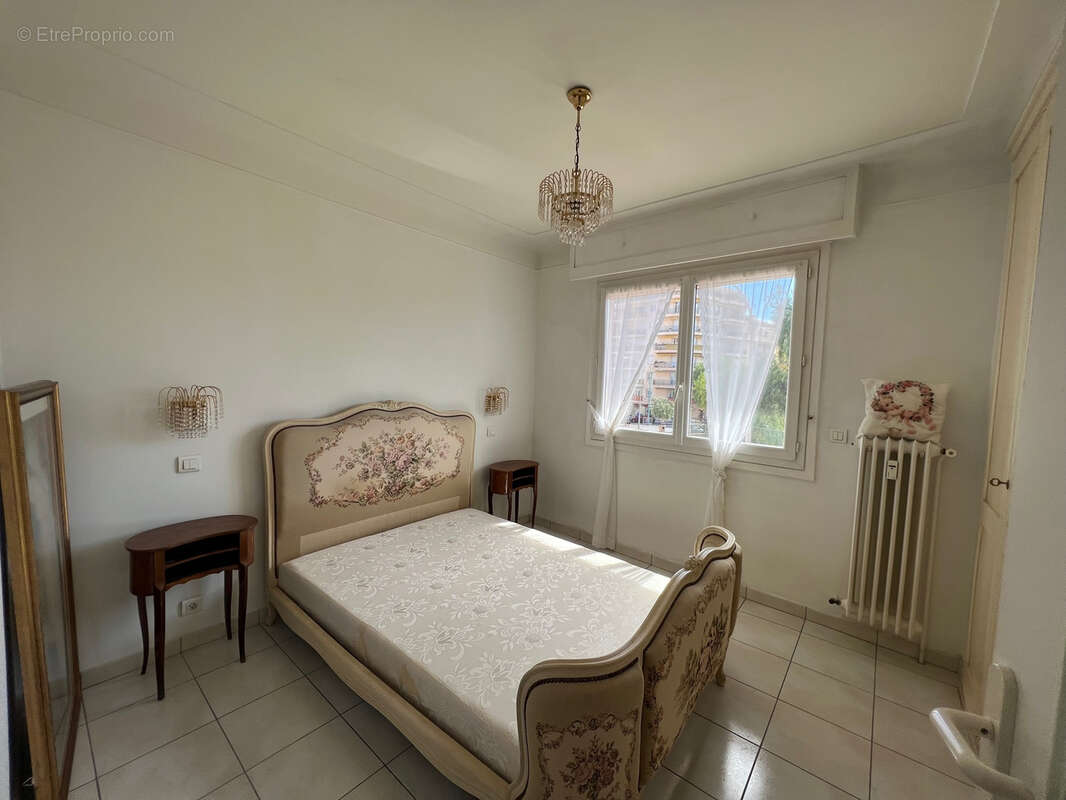 EXCLUSIVITE- BAISSE DE PRIX-Bel emplacement pour ce T3 de 77m2 avec vue dégagée sur Tennis Club de Menton-Balc - photo 8