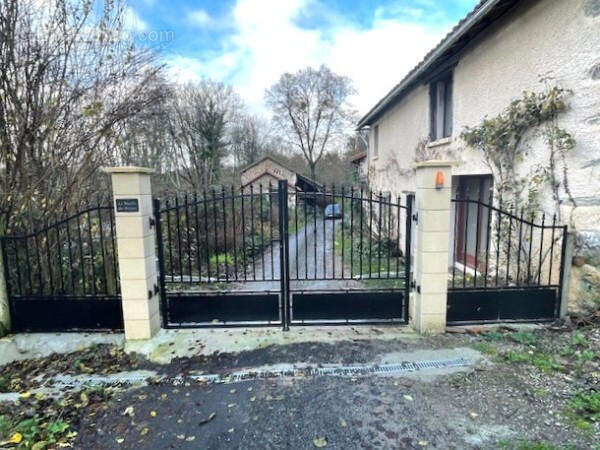 GATE - Maison à SAINT-MAURICE-DES-LIONS