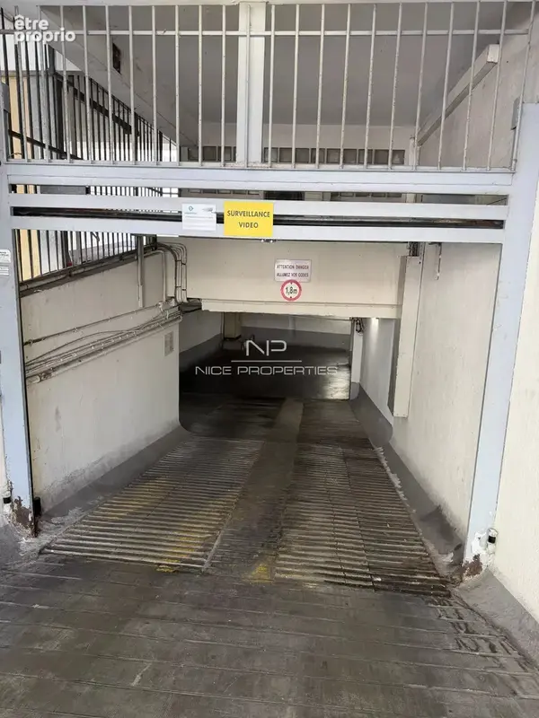 Place de parking en plein Carré d'or de Nice (rue Grimaldi) - photo 2