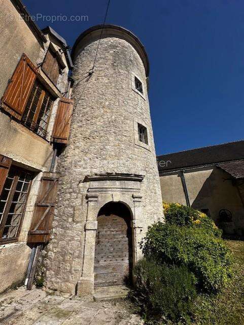 Maison à COULMIER-LE-SEC