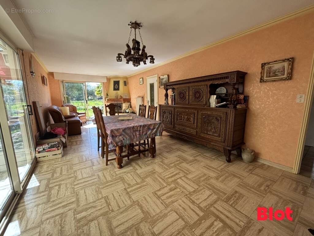 Maison à NOYAL-CHATILLON-SUR-SEICHE