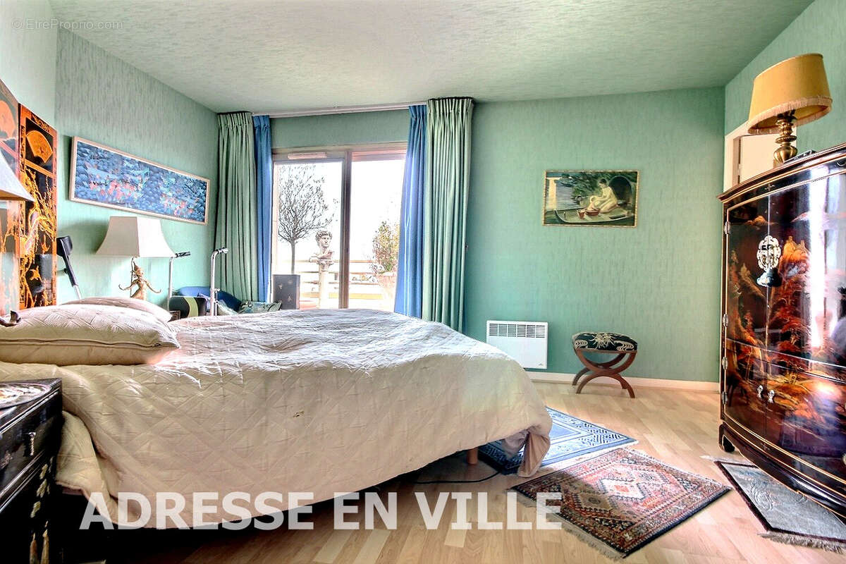 Appartement à LEVALLOIS-PERRET