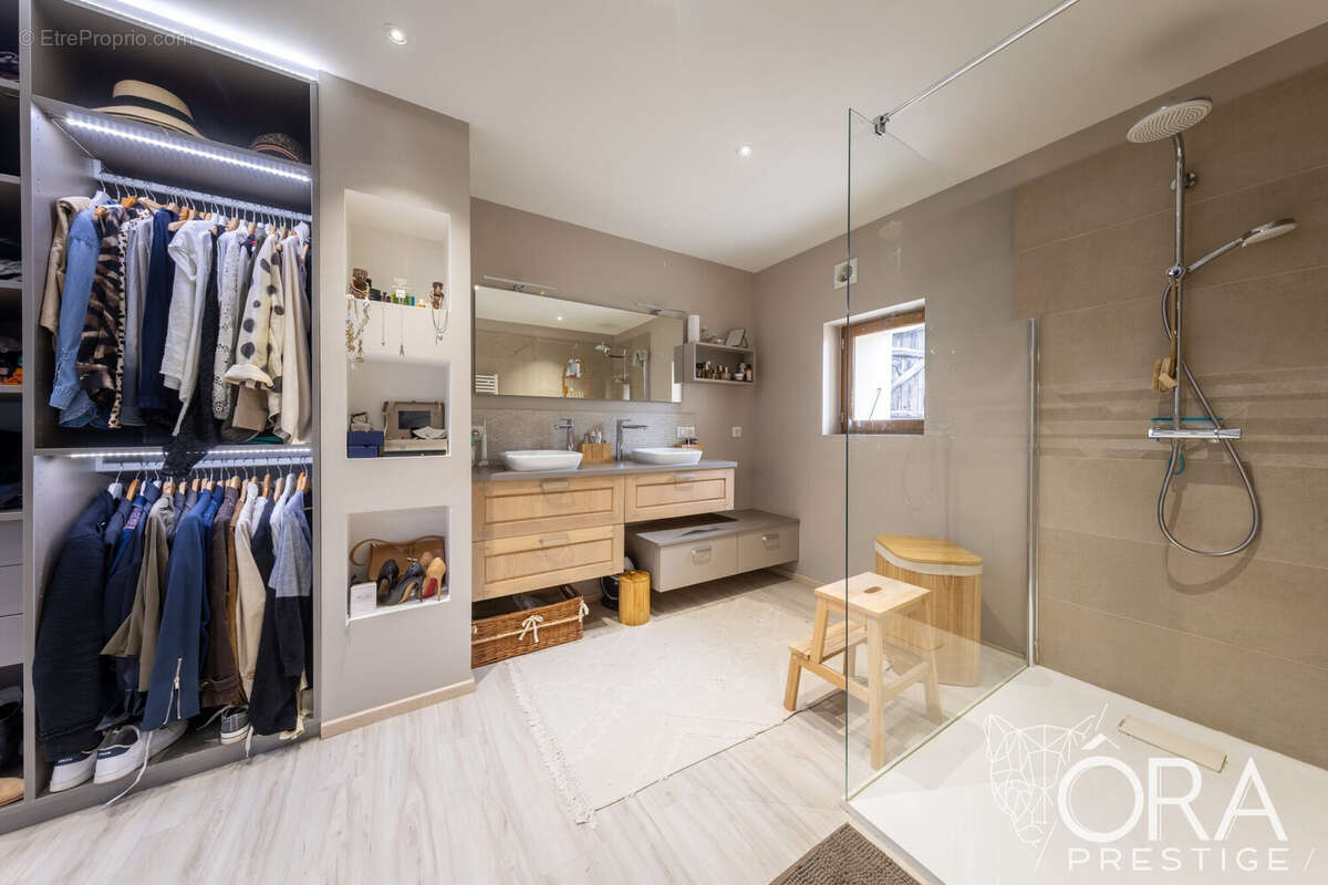 Maison à COURCELLES