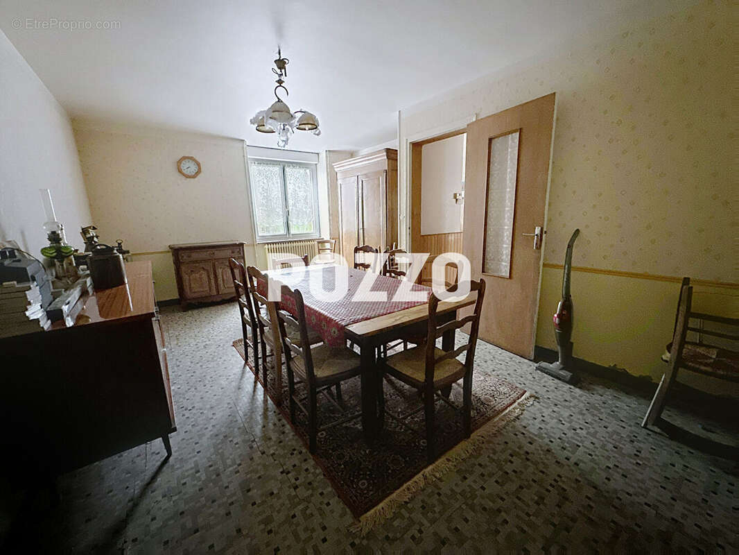 Maison à SAINT-LAURENT-DE-TERREGATTE