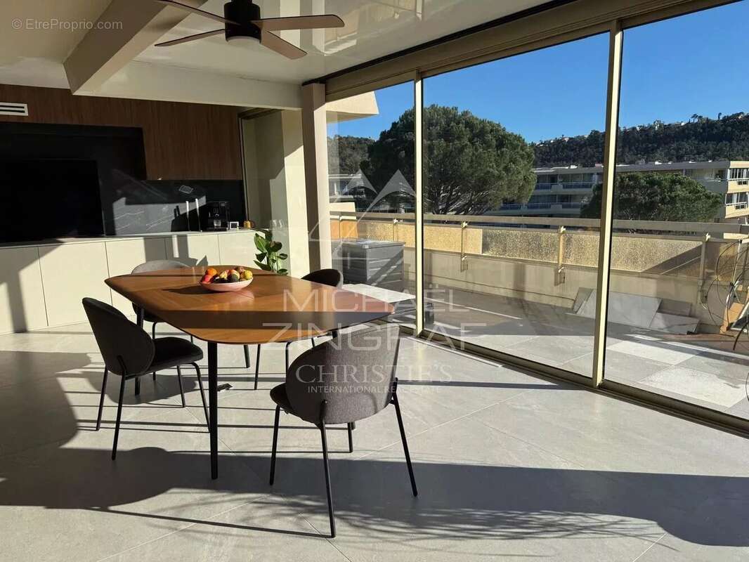 Appartement à MANDELIEU-LA-NAPOULE