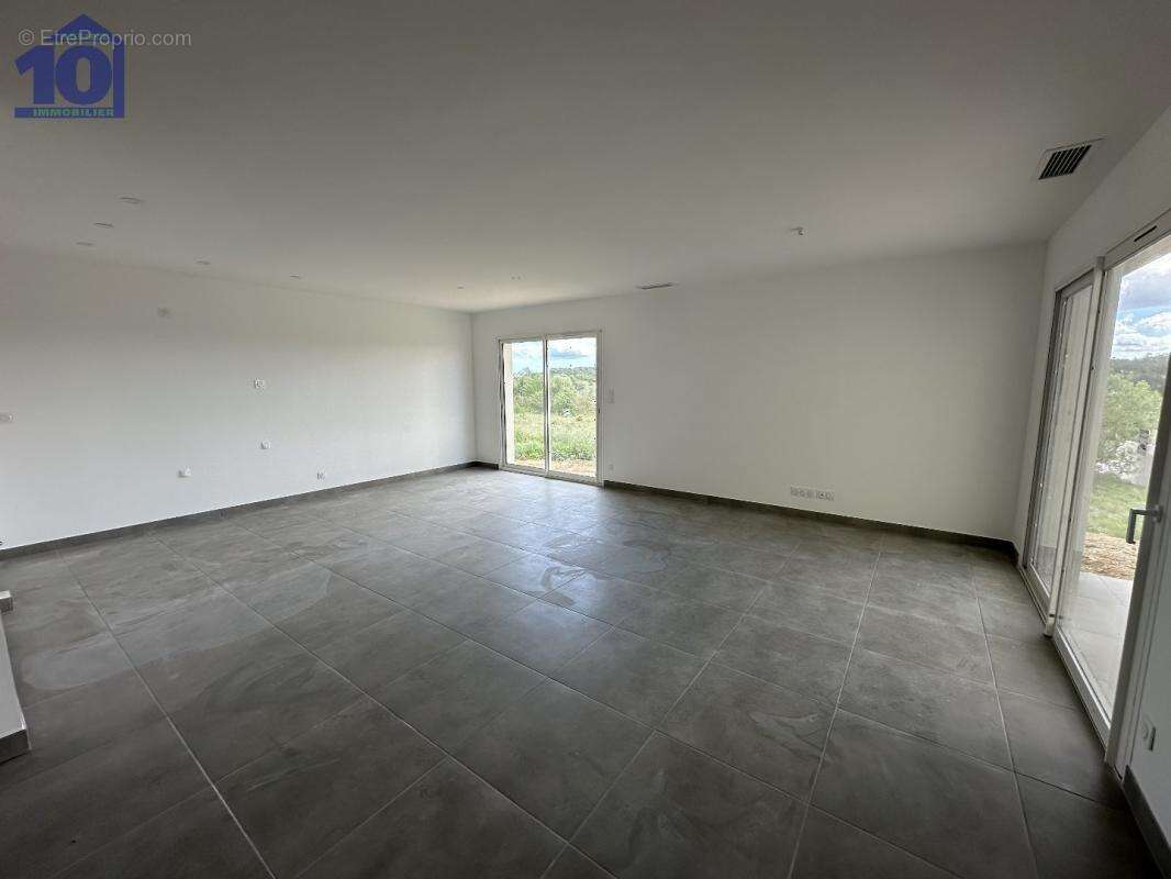 Maison à NISSAN-LEZ-ENSERUNE