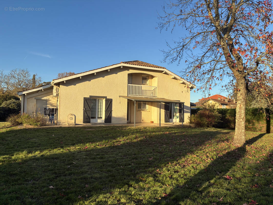 Maison à MOULIETS-ET-VILLEMARTIN