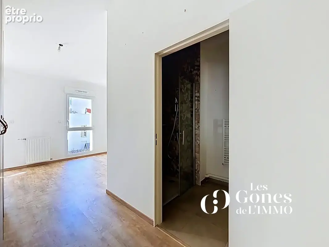 CRAPONNE   Un duplex familial de 102 m2 avec 3 chambres et deux terrasses - photo 8
